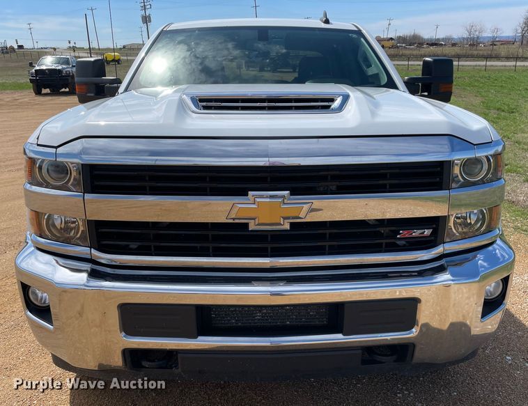 image for item DS2835 2017 Chevrolet Silverado 2500HD  Crew Cab pickup truck