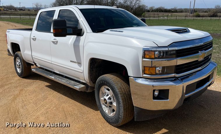 image for item DS2835 2017 Chevrolet Silverado 2500HD  Crew Cab pickup truck