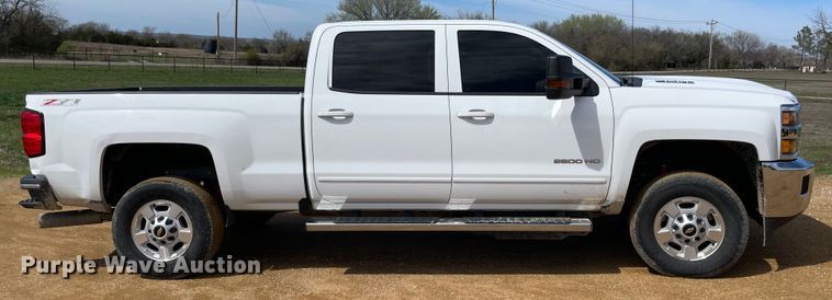 image for item DS2835 2017 Chevrolet Silverado 2500HD  Crew Cab pickup truck