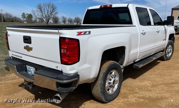 image for item DS2835 2017 Chevrolet Silverado 2500HD  Crew Cab pickup truck