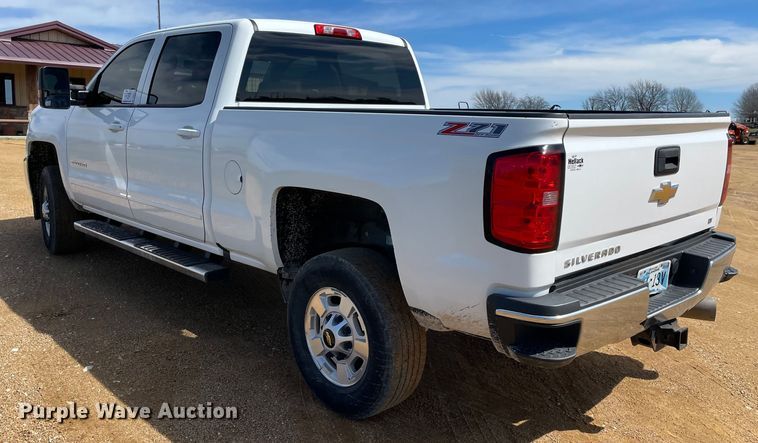 image for item DS2835 2017 Chevrolet Silverado 2500HD  Crew Cab pickup truck