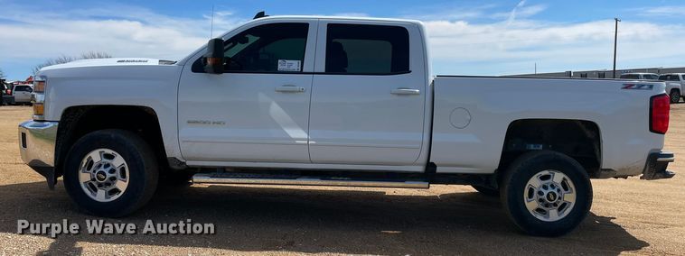 image for item DS2835 2017 Chevrolet Silverado 2500HD  Crew Cab pickup truck