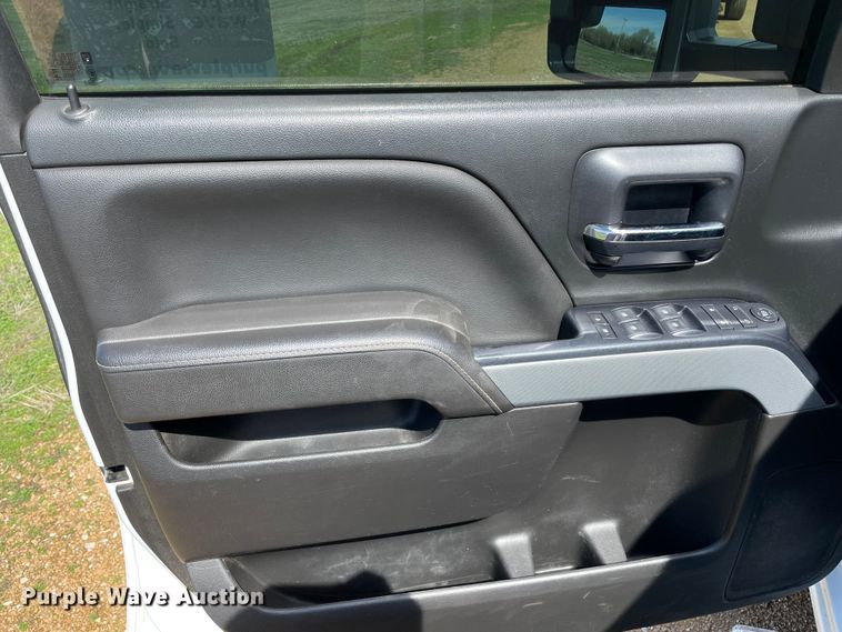 image for item DS2835 2017 Chevrolet Silverado 2500HD  Crew Cab pickup truck