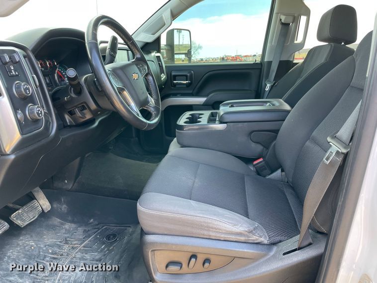 image for item DS2835 2017 Chevrolet Silverado 2500HD  Crew Cab pickup truck