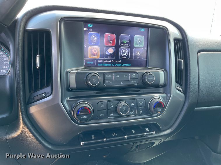 image for item DS2835 2017 Chevrolet Silverado 2500HD  Crew Cab pickup truck