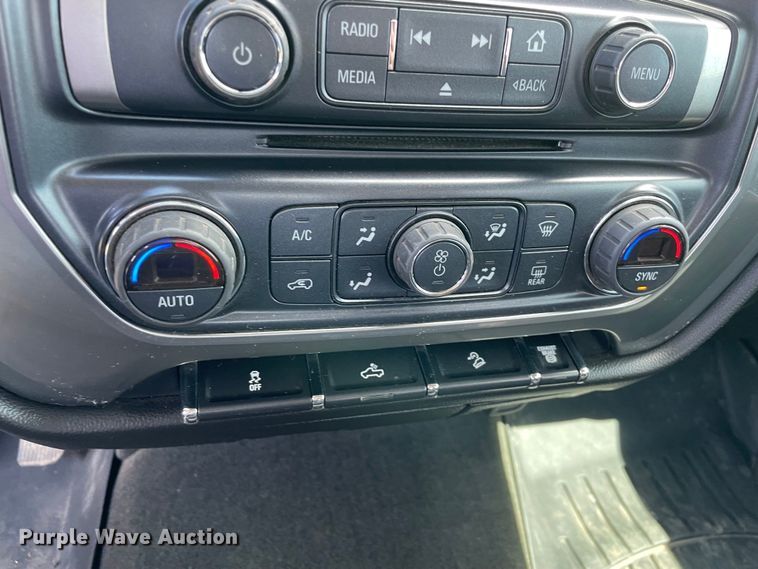 image for item DS2835 2017 Chevrolet Silverado 2500HD  Crew Cab pickup truck