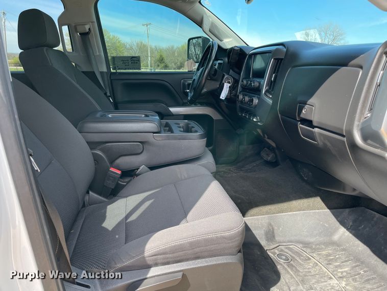 image for item DS2835 2017 Chevrolet Silverado 2500HD  Crew Cab pickup truck