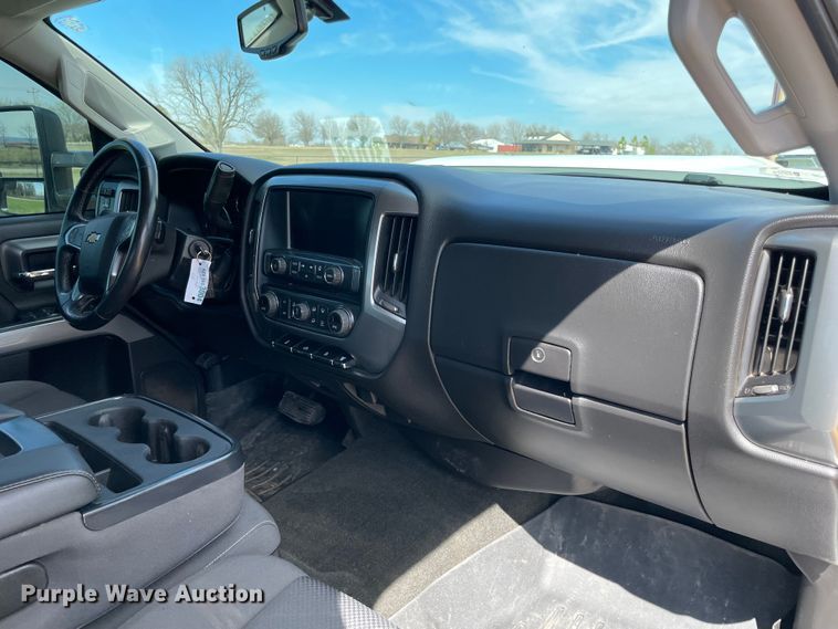 image for item DS2835 2017 Chevrolet Silverado 2500HD  Crew Cab pickup truck