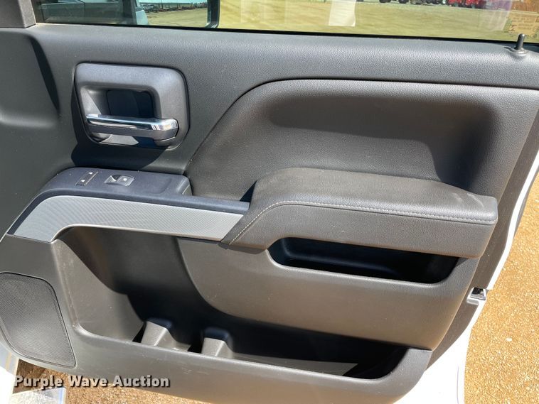 image for item DS2835 2017 Chevrolet Silverado 2500HD  Crew Cab pickup truck