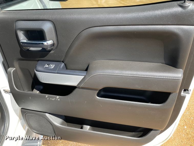 image for item DS2835 2017 Chevrolet Silverado 2500HD  Crew Cab pickup truck