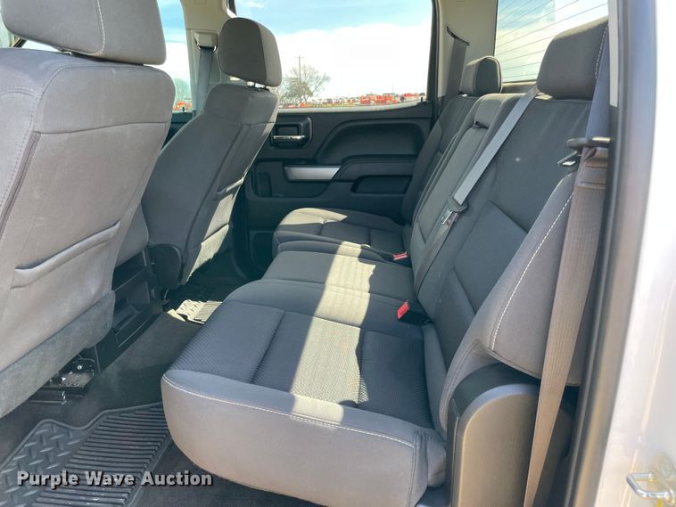 image for item DS2835 2017 Chevrolet Silverado 2500HD  Crew Cab pickup truck