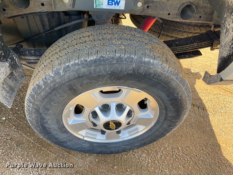 image for item DS2835 2017 Chevrolet Silverado 2500HD  Crew Cab pickup truck