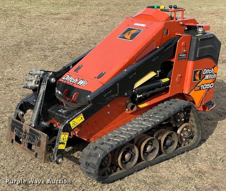 image for item MM9381 2019 Ditch Witch SK1050  compact utility loader