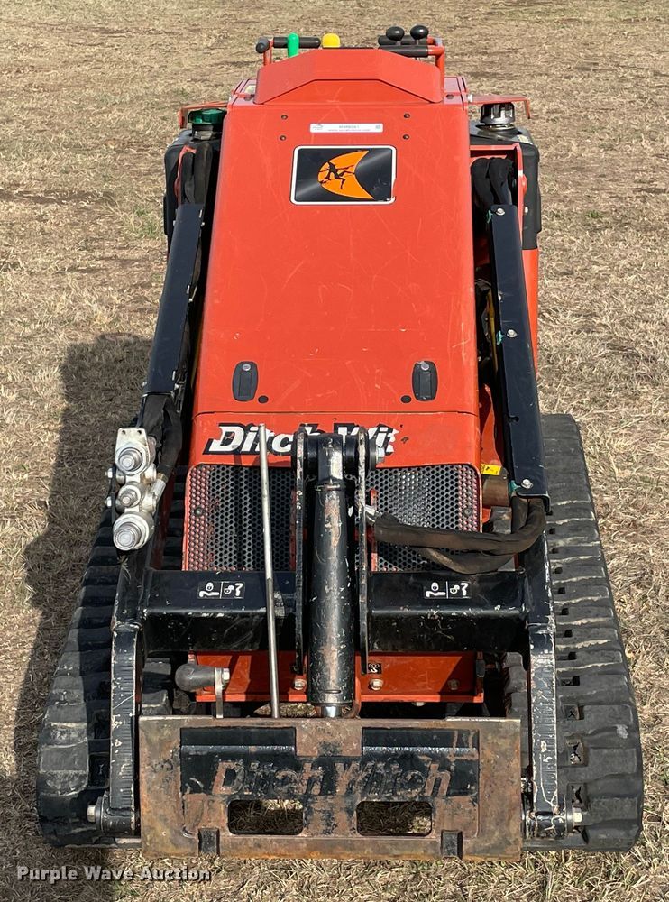 image for item MM9381 2019 Ditch Witch SK1050  compact utility loader