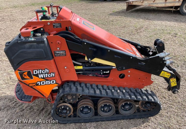 image for item MM9381 2019 Ditch Witch SK1050  compact utility loader