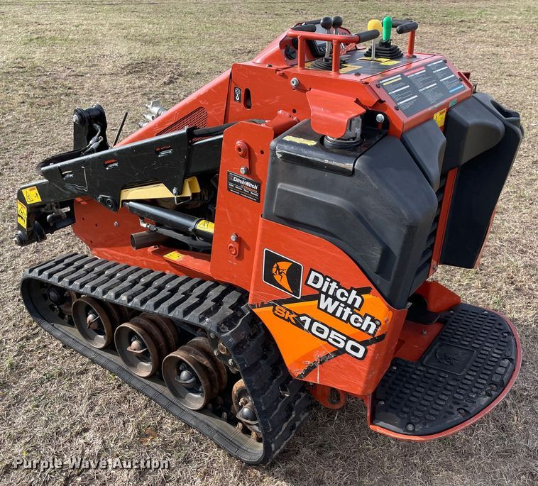 image for item MM9381 2019 Ditch Witch SK1050  compact utility loader