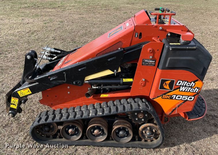 image for item MM9381 2019 Ditch Witch SK1050  compact utility loader