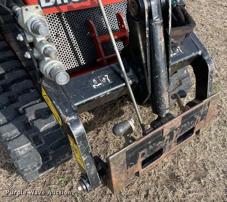 image for item MM9381 2019 Ditch Witch SK1050  compact utility loader