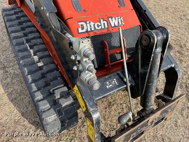 image for item MM9381 2019 Ditch Witch SK1050  compact utility loader