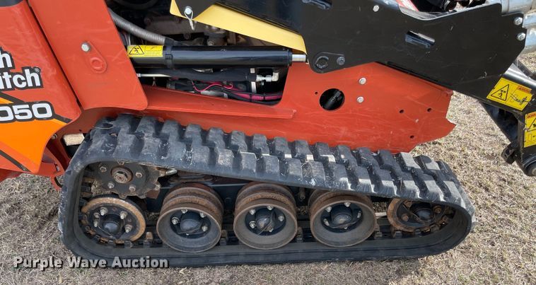 image for item MM9381 2019 Ditch Witch SK1050  compact utility loader