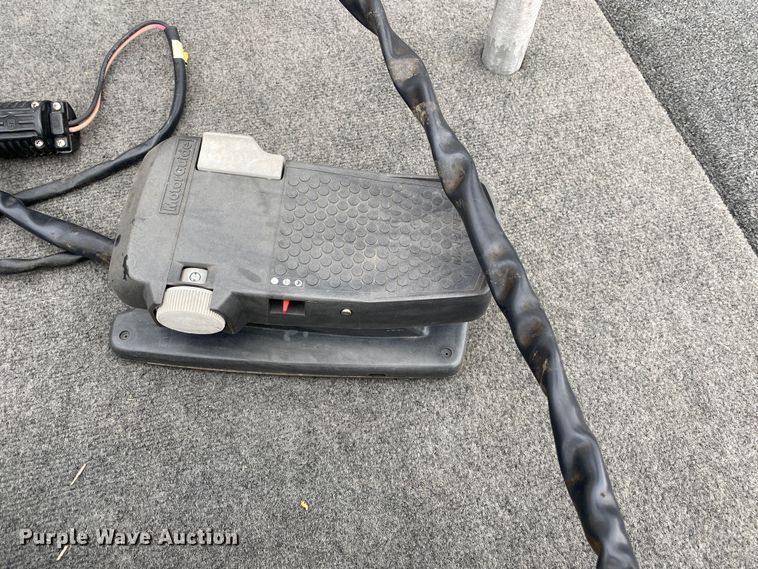 image for item DL7054 1992 Ranger 364V  boat