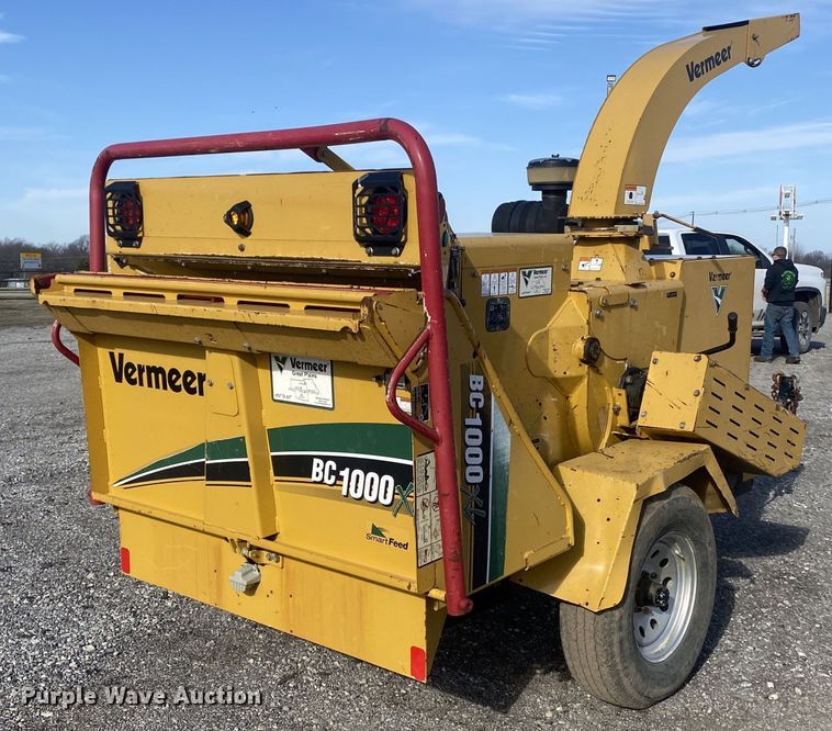 image for item DL7057 2012 Vermeer BC1000XL  wood chipper