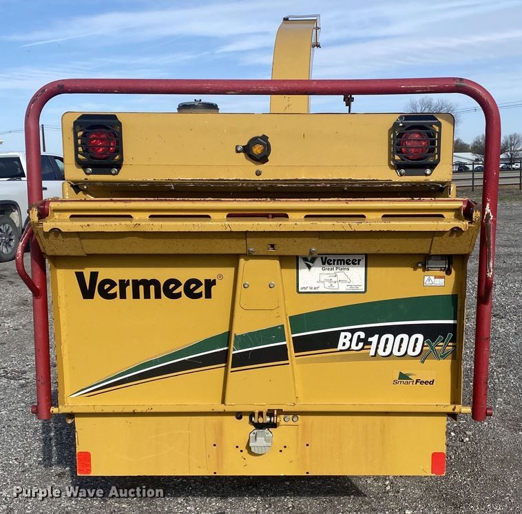 image for item DL7057 2012 Vermeer BC1000XL  wood chipper