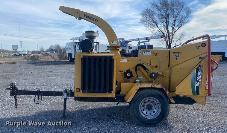 image for item DL7057 2012 Vermeer BC1000XL  wood chipper