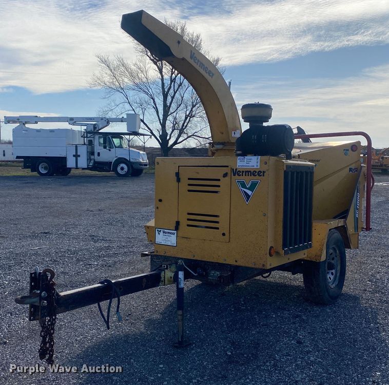 image for item DL7057 2012 Vermeer BC1000XL  wood chipper