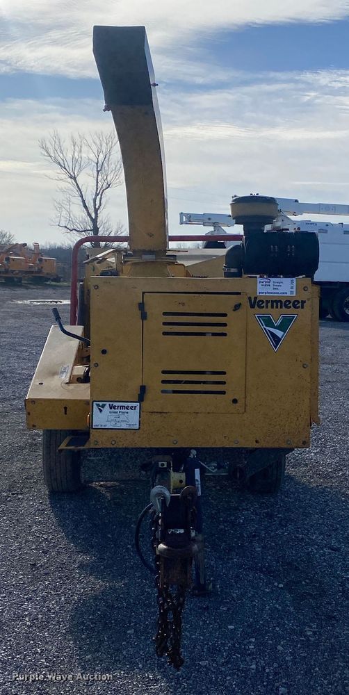 image for item DL7057 2012 Vermeer BC1000XL  wood chipper