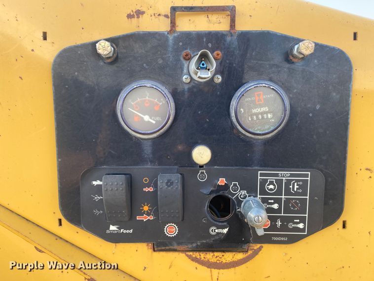 image for item DL7057 2012 Vermeer BC1000XL  wood chipper