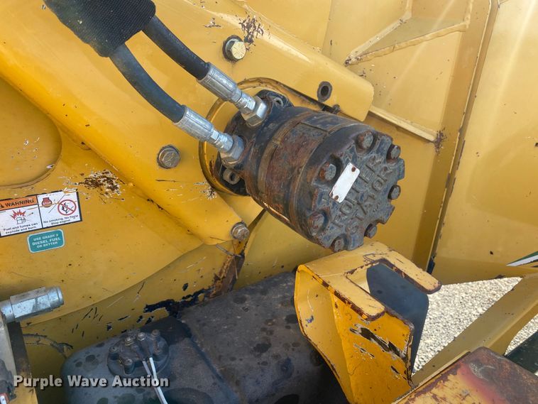 image for item DL7057 2012 Vermeer BC1000XL  wood chipper