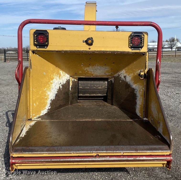 image for item DL7057 2012 Vermeer BC1000XL  wood chipper