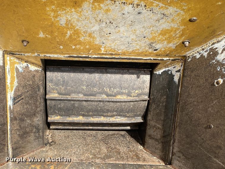 image for item DL7057 2012 Vermeer BC1000XL  wood chipper