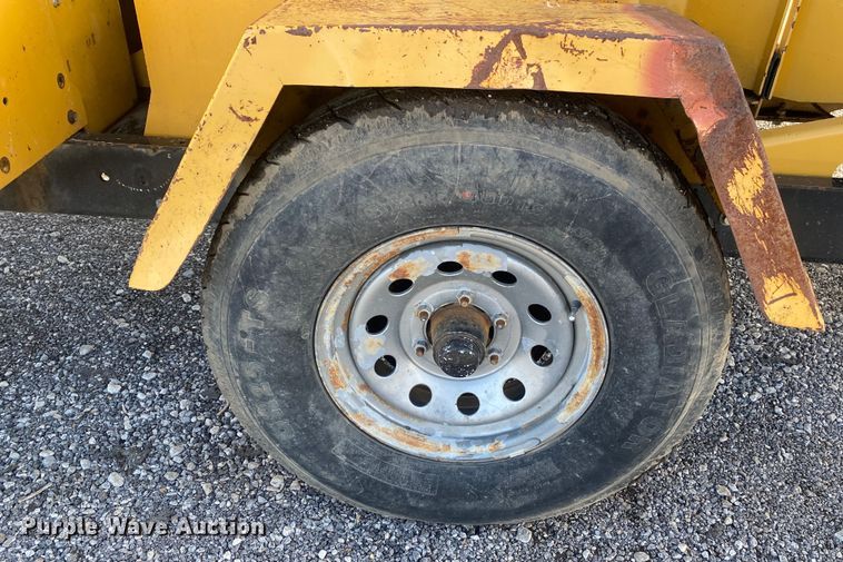 image for item DL7057 2012 Vermeer BC1000XL  wood chipper