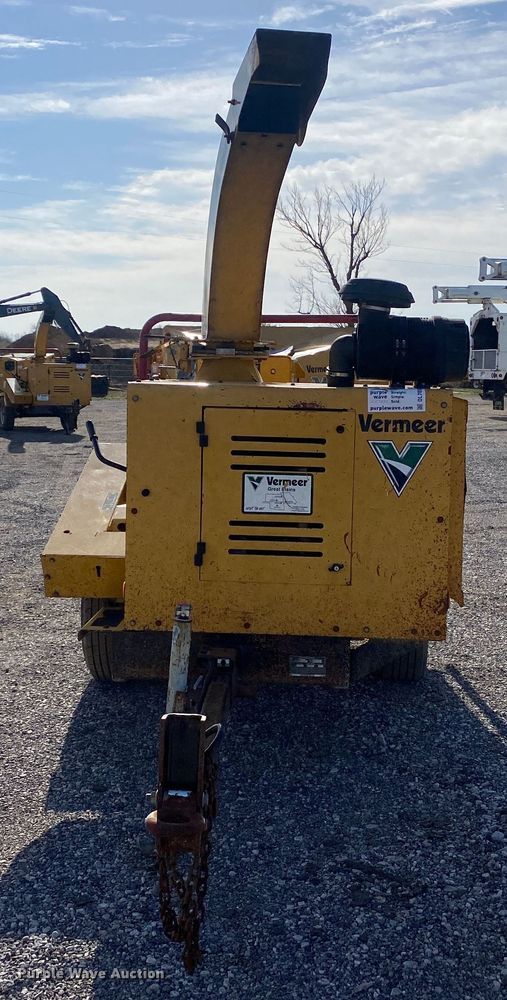 image for item DL7058 2011 Vermeer BC1000XL  wood chipper