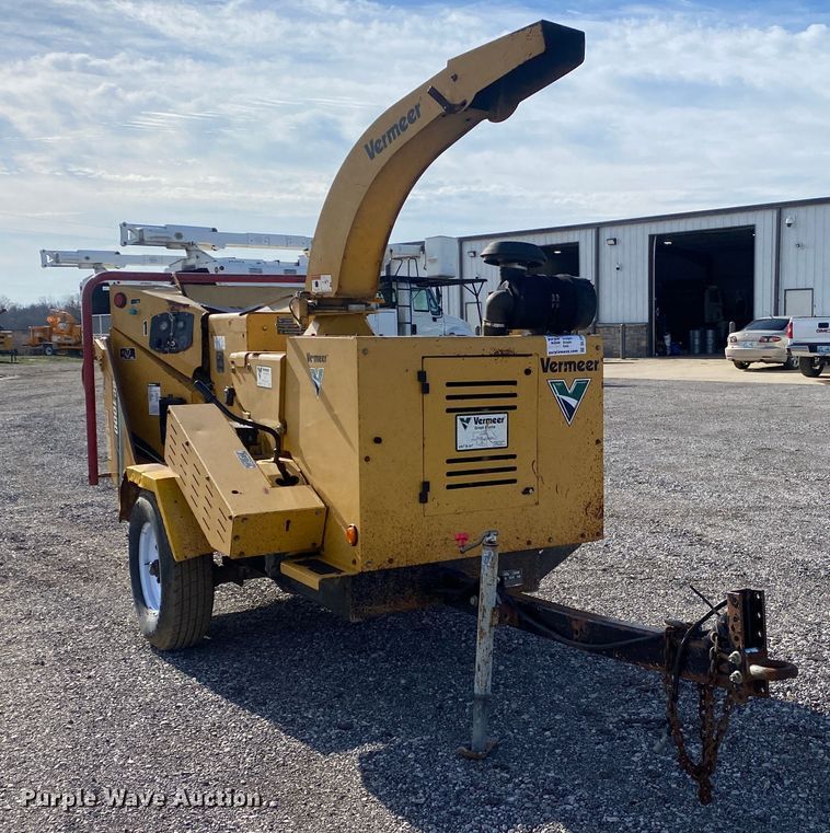 image for item DL7058 2011 Vermeer BC1000XL  wood chipper