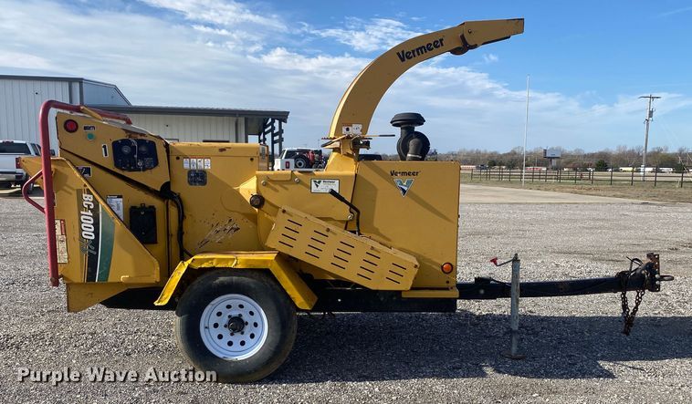 image for item DL7058 2011 Vermeer BC1000XL  wood chipper