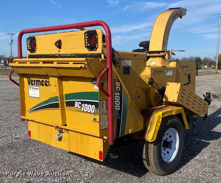 image for item DL7058 2011 Vermeer BC1000XL  wood chipper