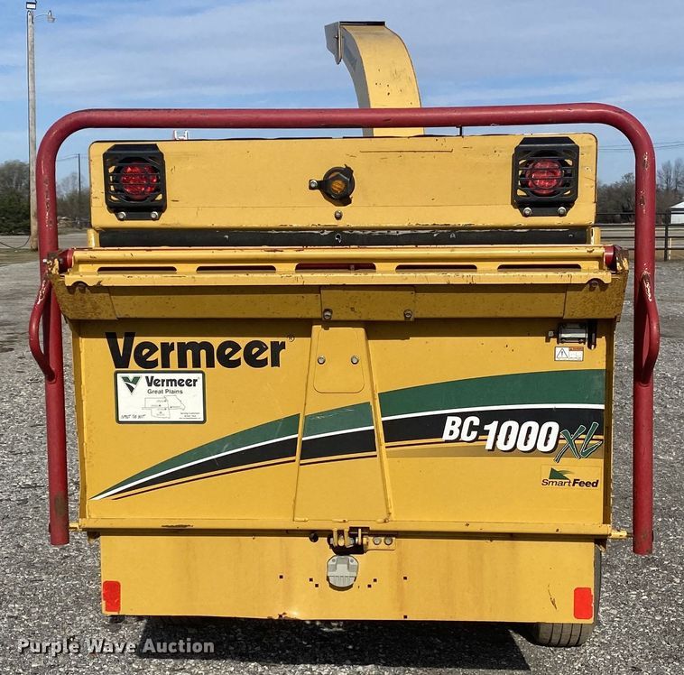 image for item DL7058 2011 Vermeer BC1000XL  wood chipper