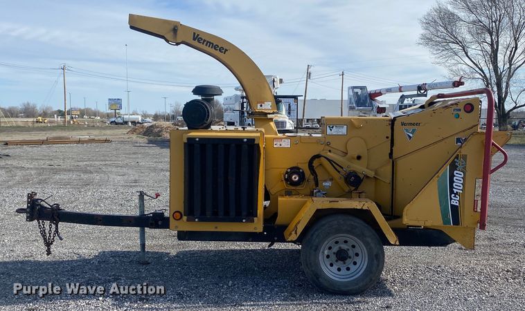 image for item DL7058 2011 Vermeer BC1000XL  wood chipper