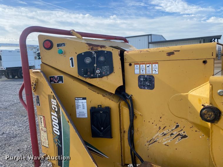 image for item DL7058 2011 Vermeer BC1000XL  wood chipper