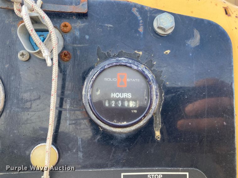 image for item DL7058 2011 Vermeer BC1000XL  wood chipper