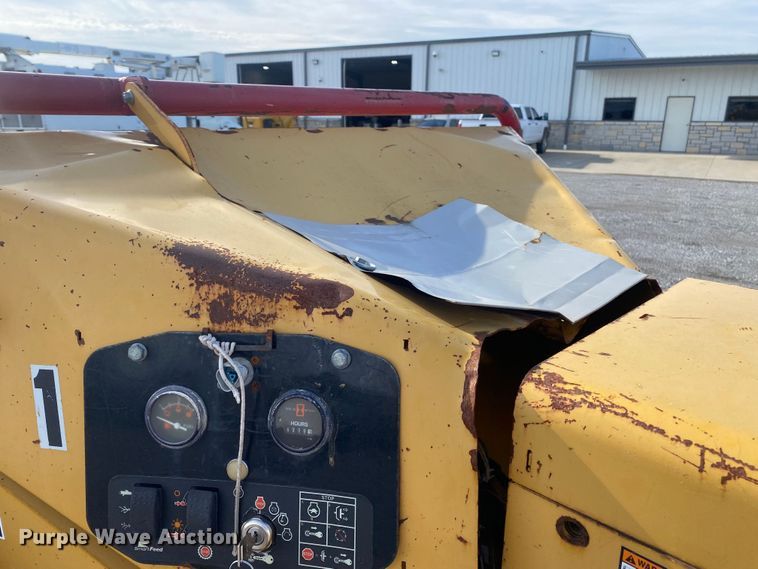 image for item DL7058 2011 Vermeer BC1000XL  wood chipper