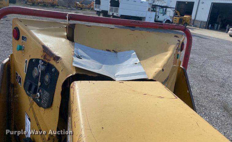 image for item DL7058 2011 Vermeer BC1000XL  wood chipper