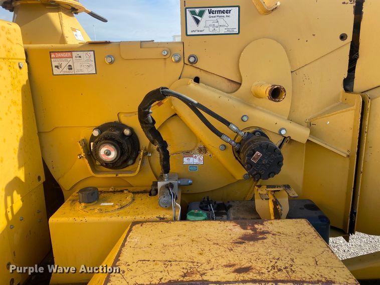 image for item DL7058 2011 Vermeer BC1000XL  wood chipper