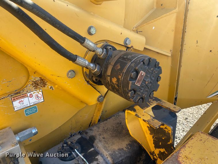 image for item DL7058 2011 Vermeer BC1000XL  wood chipper