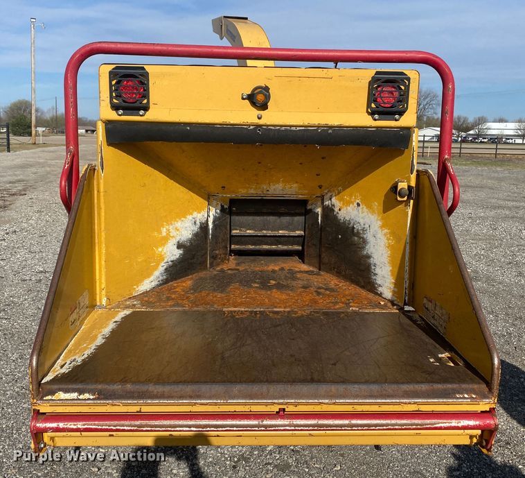 image for item DL7058 2011 Vermeer BC1000XL  wood chipper