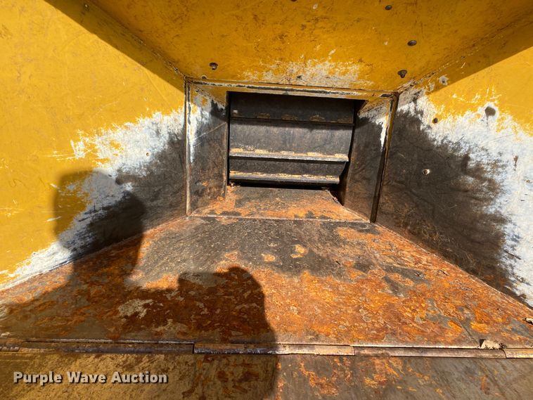 image for item DL7058 2011 Vermeer BC1000XL  wood chipper