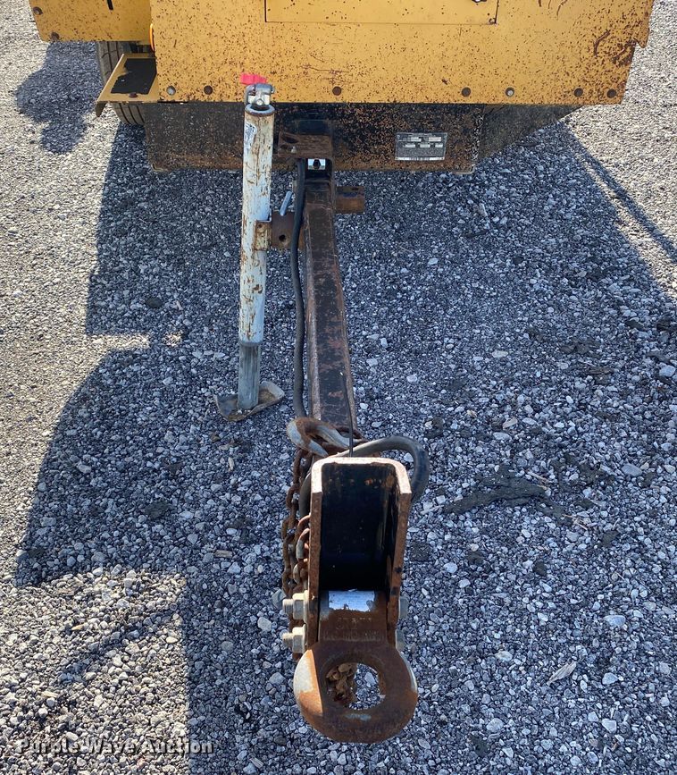 image for item DL7058 2011 Vermeer BC1000XL  wood chipper